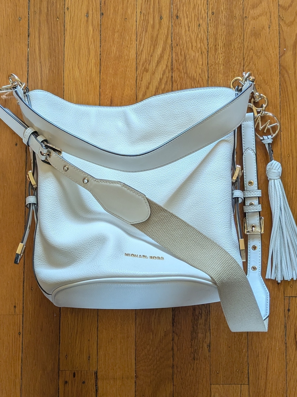 Michael Kors Brooke Ladies Medium Pebbled White/Off White Leather Bucket Bag - Picture 2 of 16